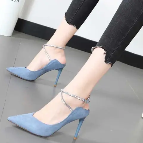 Gợi ý các cách phối đồ với giày màu xanh dương