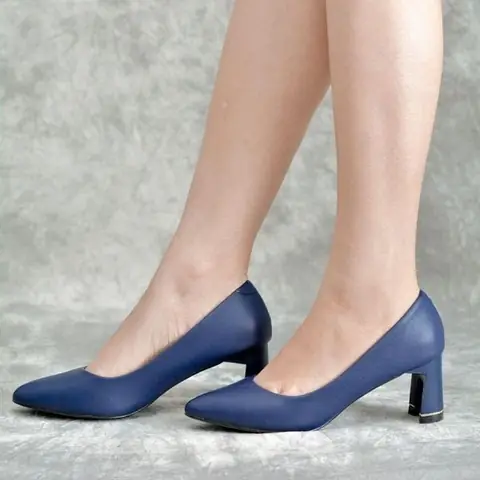2. Giày có đế cao từ 4 - 6 cm