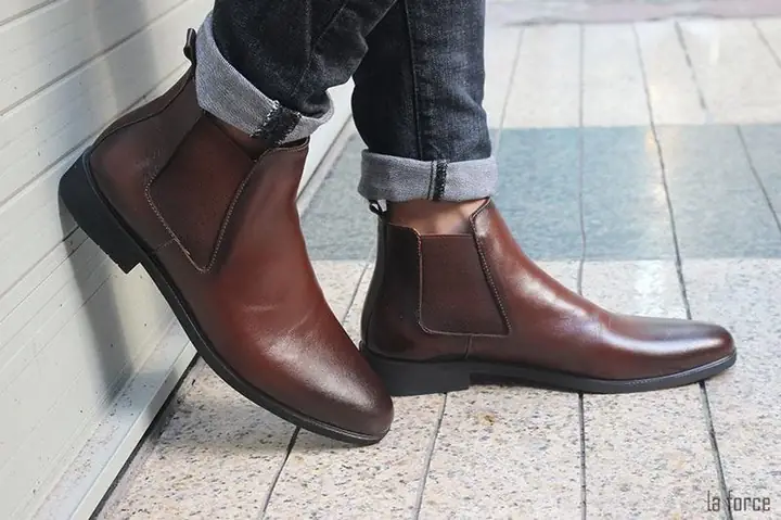 3. Giày chelsea boots nam phối đồ theo phong cách công sở 3. Giày chelsea boots nam phối đồ theo phong cách công sở