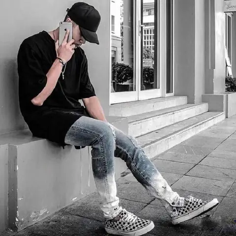 Phối đồ kiểu basic với giày Vans caro Phối đồ kiểu basic với giày Vans caro