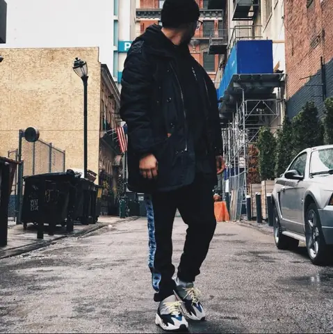 Cách Phối Đồ Với Giày Yeezy Boost 700 Nâu Nam Chuẩn Phong Cách