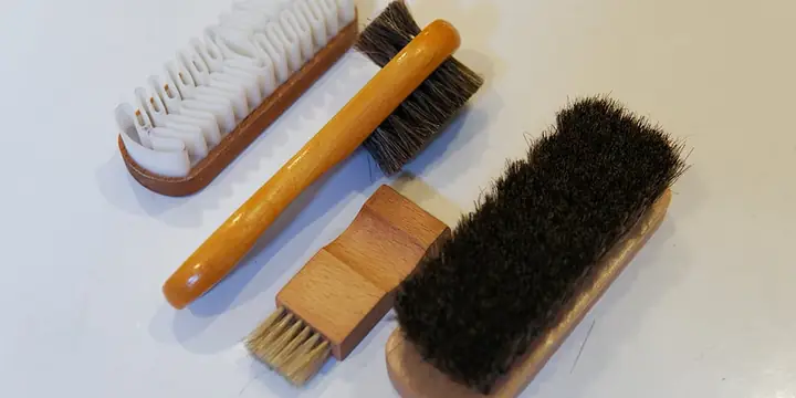cách vệ sinh giày đá bóng chính hãng