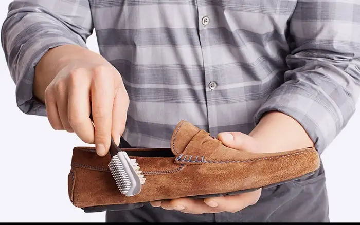 Cách giặt giày da lộn