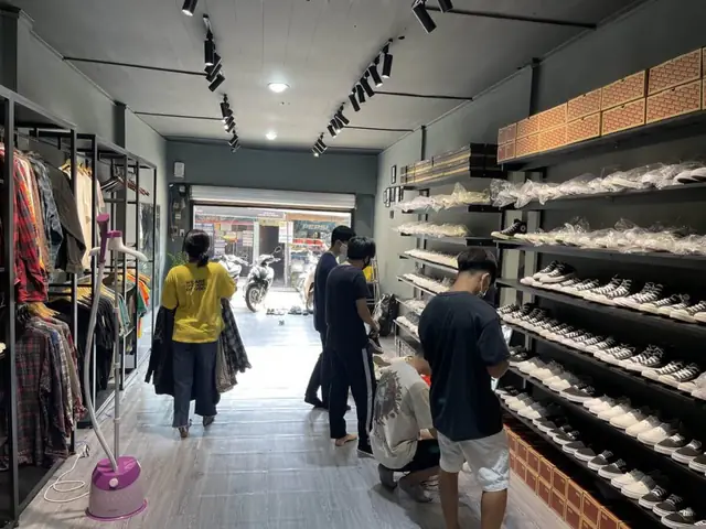 1. Hẻm Giày 2hand 1. Hẻm Giày 2hand
