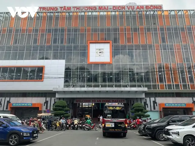 nhieu cho lon vang khach, tieu thuong dong cua vi so kiem tra hang hoa hinh anh 1