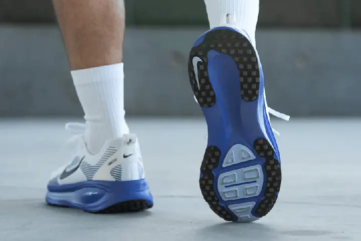 Review Nike Vomero 18: Giày chạy siêu thoải mái cho đường dài Review Nike Vomero 18: Giày chạy siêu thoải mái cho đường dài