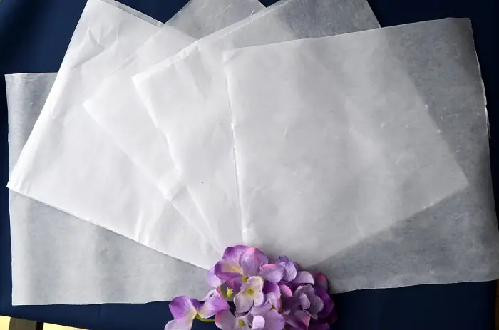 Cách Làm Sạch Giày Da Bóng Với Giấy Nến