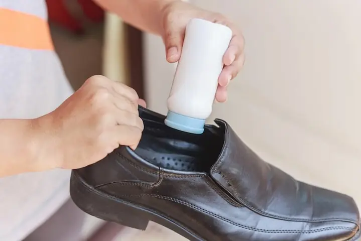 5. Sử dụng chai xịt làm giãn giày chuyên dụng – Giải pháp nhanh, an toàn và hiệu quả 5. Sử dụng chai xịt làm giãn giày chuyên dụng – Giải pháp nhanh, an toàn và hiệu quả