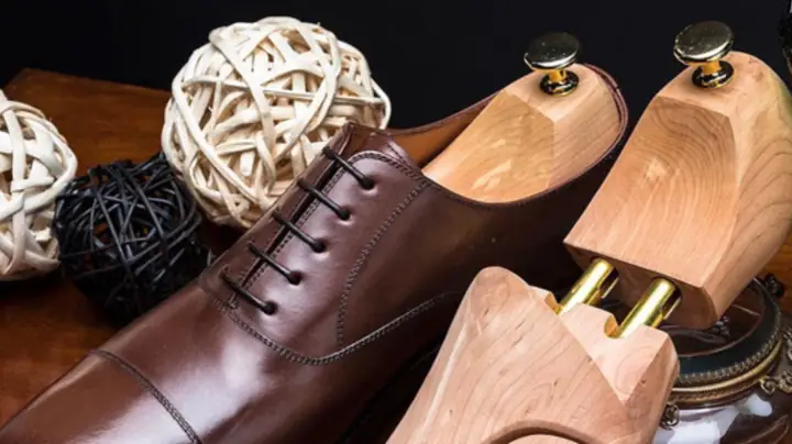 6. Dùng dụng cụ làm rộng giày (shoe stretcher) – Giải pháp chuyên nghiệp, hiệu quả lâu dài 6. Dùng dụng cụ làm rộng giày (shoe stretcher) – Giải pháp chuyên nghiệp, hiệu quả lâu dài