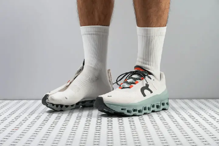 Review On Cloudmonster: Giày chạy bộ đệm dày cho runner đường dài