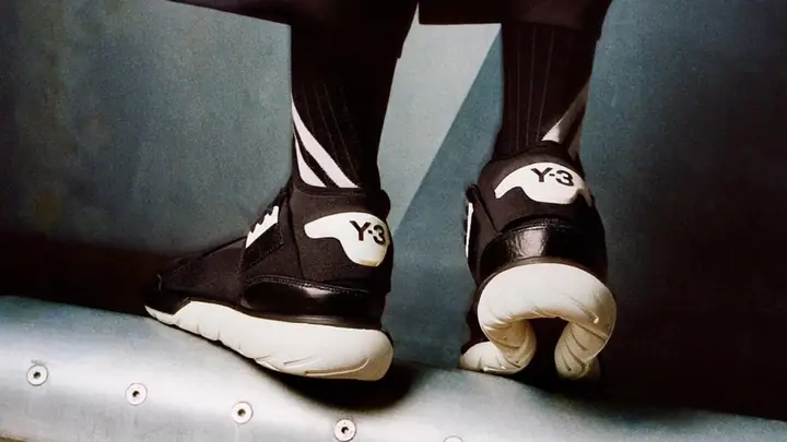 Và cái bắt tay giữa Adidas và Yohji Yamamoto Và cái bắt tay giữa Adidas và Yohji Yamamoto