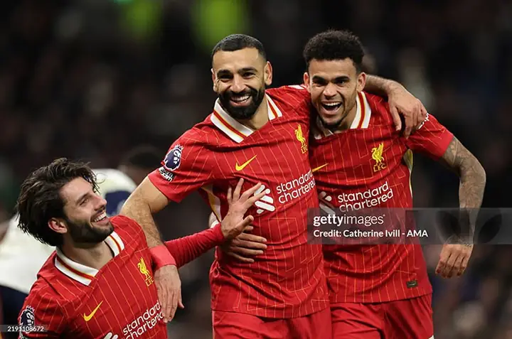 Mohamed Salah đang trình diễn thứ bóng đá đỉnh cao ở tuổi 32. Ngôi sao người Ai Cập chính là chiếc pít-tông hoạt động không ngừng nghỉ, thúc đẩy Liverpool hướng đến chức vô địch Ngoại hạng Anh 2024/25. Mohamed Salah đang trình diễn thứ bóng đá đỉnh cao ở tuổi 32. Ngôi sao người Ai Cập chính là chiếc pít-tông hoạt động không ngừng nghỉ, thúc đẩy Liverpool hướng đến chức vô địch Ngoại hạng Anh 2024/25.