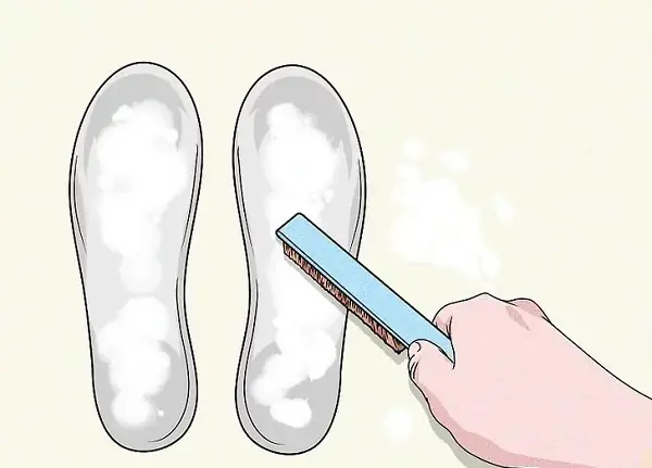 Bước 6: Vệ Sinh Miếng Lót Giày Bước 6: Vệ Sinh Miếng Lót Giày
