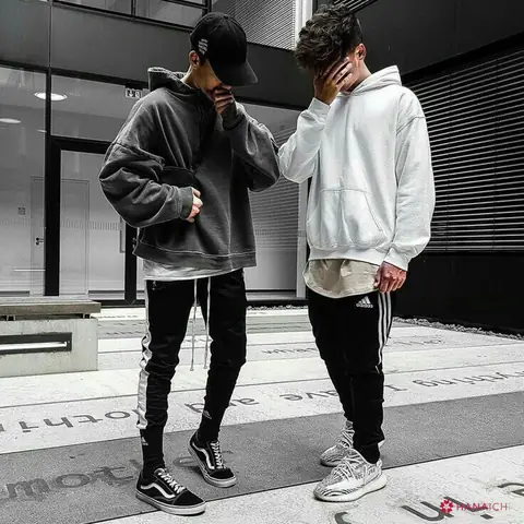 Giày Adidas Với Quần Jogger Và Áo Hoodie Giày Adidas Với Quần Jogger Và Áo Hoodie