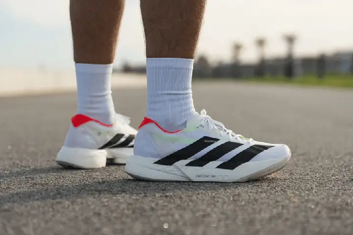Review Adidas Adizero Adios Pro 4: Siêu nhẹ, siêu bật dành cho đường đua Review Adidas Adizero Adios Pro 4: Siêu nhẹ, siêu bật dành cho đường đua