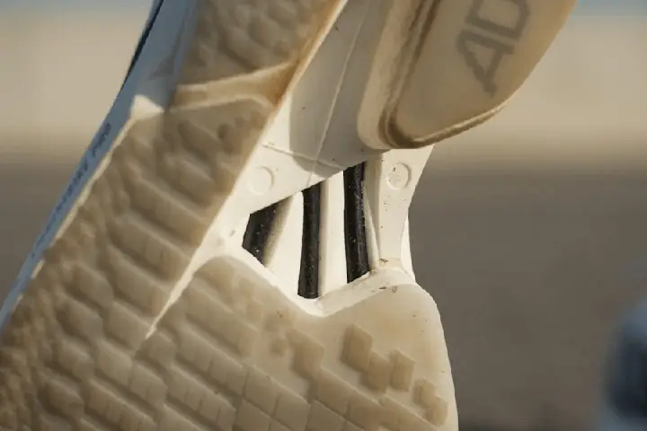 Review Adidas Adizero Adios Pro 4: Siêu nhẹ, siêu bật dành cho đường đua Review Adidas Adizero Adios Pro 4: Siêu nhẹ, siêu bật dành cho đường đua