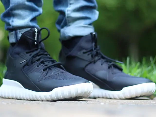 Giày Adidas Tubular Chính Hãng Giá Bao Nhiêu? Cập Nhật Mới Nhất