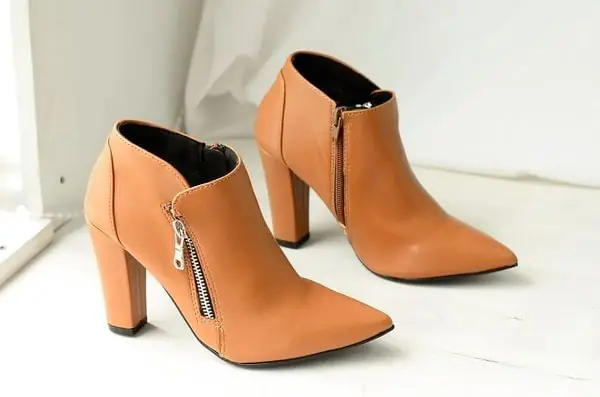2. Thương hiệu giày công sở Evashoes