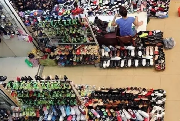 Top Địa Chỉ Mua Giày Bốt Cổ Cao Nam Uy Tín Tại Chợ Đồng Xuân
