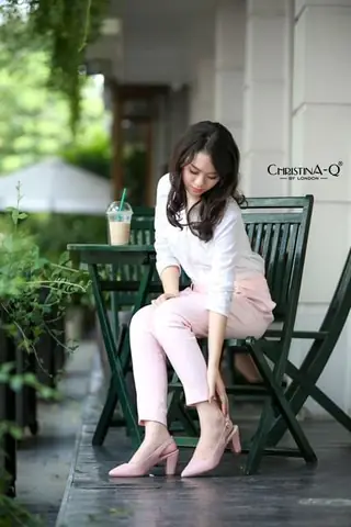 Giày Cao Gót Đeo Khi Làm Chuyện Đó