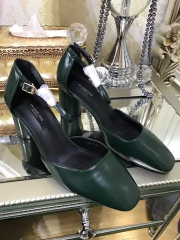 Giày Cao Gót Yin Xiang Feng 2002: Đánh Giá Chi Tiết Từ Chuyên Gia