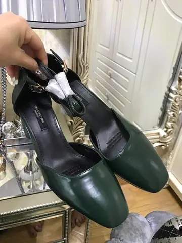 Giày Cao Gót Yin Xiang Feng 2002: Đánh Giá Chi Tiết Từ Chuyên Gia