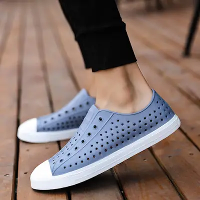 Giày Cao Su Giữ Cho Đôi Chân Luôn Khô Ráo: