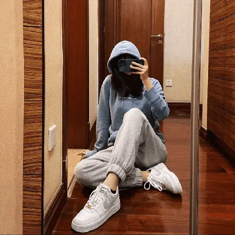 Concept 8: Selfie-shoe qua gương hoặc trũng nước Concept 8: Selfie-shoe qua gương hoặc trũng nước