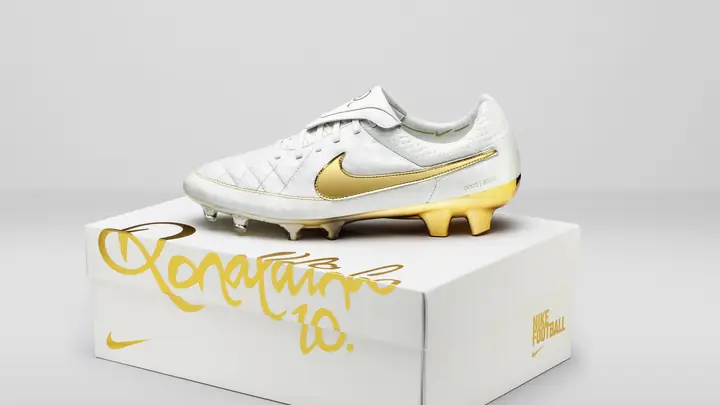 1994 - 2005: Cột Mốc Đánh Dấu Sự Phát Triển Của Nike Tiempo Legend