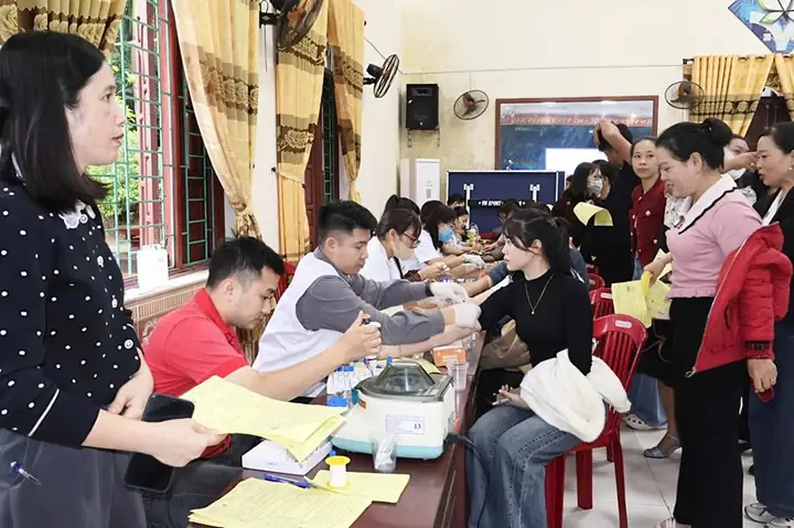 Sau Khoảng 3 Giờ Tổ Chức Thu Gom Máu Xã Giao Ninh Ghi Nhận 213 Người Đi Hiến Vượt Số Đăng Ký Ban Đầu, Tổng Số Thu Gom Đạt Trên 160 Đơn Vị Máu, Hoàn Thành 100% Chỉ Tiêu Bcđ Tỉnh Giao.