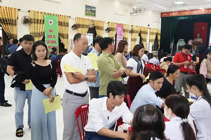 Sau Khoảng 3 Giờ Tổ Chức Thu Gom Máu Xã Giao Ninh Ghi Nhận 213 Người Đi Hiến Vượt Số Đăng Ký Ban Đầu, Tổng Số Thu Gom Đạt Trên 160 Đơn Vị Máu, Hoàn Thành 100% Chỉ Tiêu Bcđ Tỉnh Giao.
