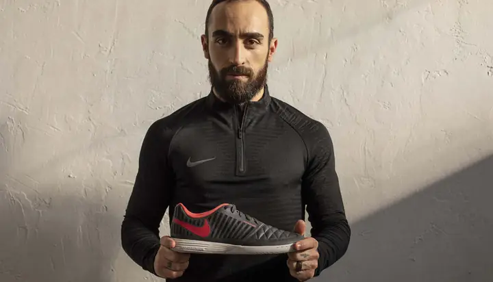 Ricardinho Bên Cạnh Đôi Giày Lunargato 2 Ricardinho Bên Cạnh Đôi Giày Lunargato 2