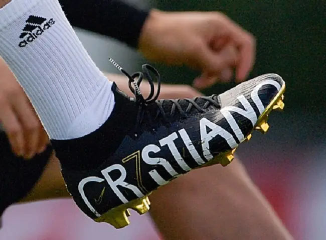 Cr7 Có Bao Nhiêu Đôi Giày? Cr7 Có Bao Nhiêu Đôi Giày?