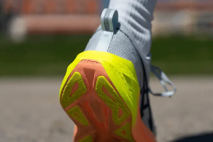 Review ASICS Superblast 2: Không carbon plate nhưng hiệu năng vẫn vượt mong đợi