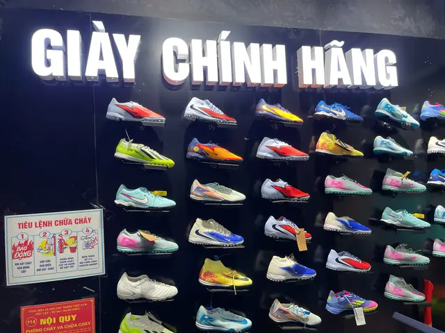 giày đá bóng chính hãng