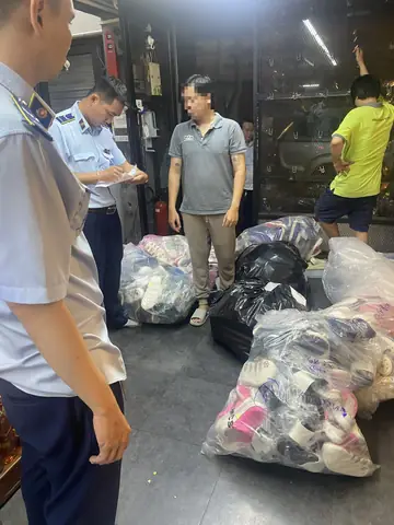 Giày Dép Crocs Nguyễn Thiện Thuật Hồ Chí Minh