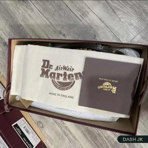 Giày Dr Martens Bóng Cổ Thấp Made in England: Đánh Giá Chi Tiết