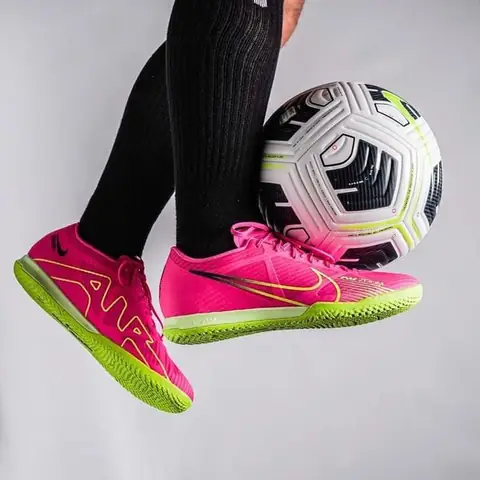 Giày Futsal Có Đá Được Sân Cỏ Nhân Tạo