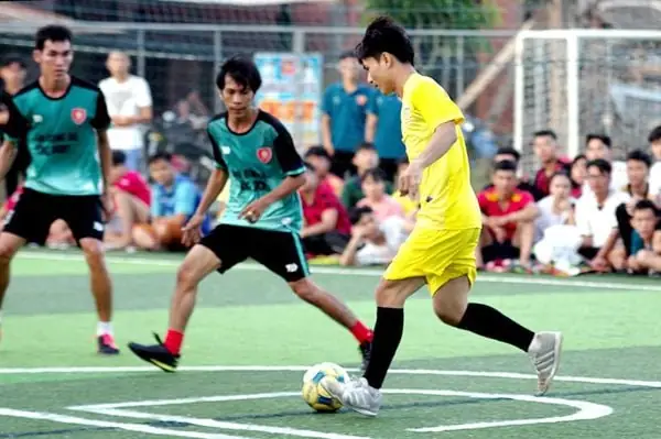 giày futsal đá sân cỏ nhân tạo được không giày futsal đá sân cỏ nhân tạo được không