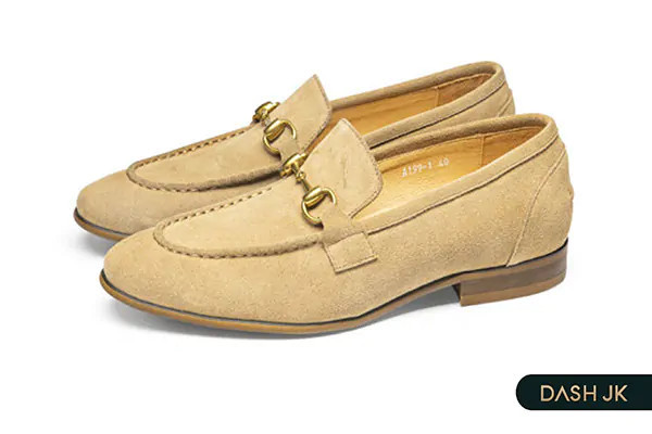 Giày Gentle Loafer da lộn với chi tiết kim loại hình dây cương ngựa đặc trưng của GENTO