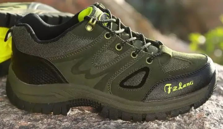 1. Hiking shoes - Giày đi bộ đường dài 1. Hiking shoes - Giày đi bộ đường dài