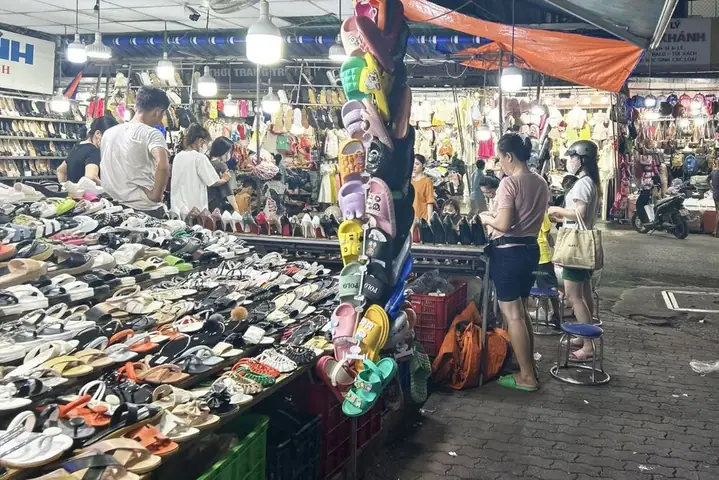 1. Chợ Hạnh Thông Tây - Thiên Đường Thời Trang Và Ẩm Thực 1. Chợ Hạnh Thông Tây - Thiên Đường Thời Trang Và Ẩm Thực
