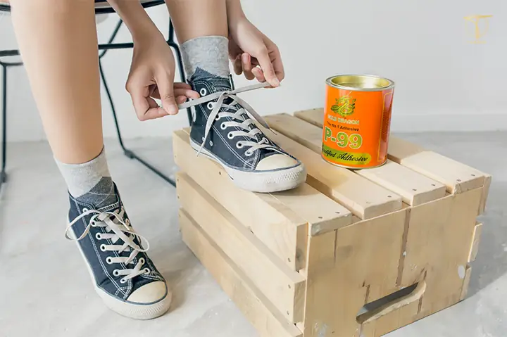 Dán Giày Dùng Keo Gì? Top Keo Dán Giày Dép Siêu Dính, Bền, Rẻ