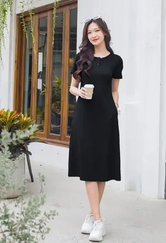 Mặc váy suông đi giày thể thao