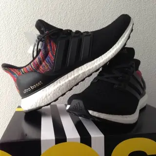 Đánh Giá Chi Tiết Giày Thể Thao Sneaker Ultra Boost 2.0 Rainbow Trắng