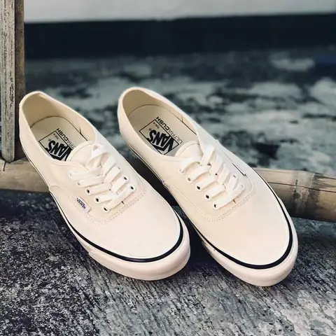 Tips chữa cháy giày Vans bị phai màu do thuốc tẩy Tips chữa cháy giày Vans bị phai màu do thuốc tẩy