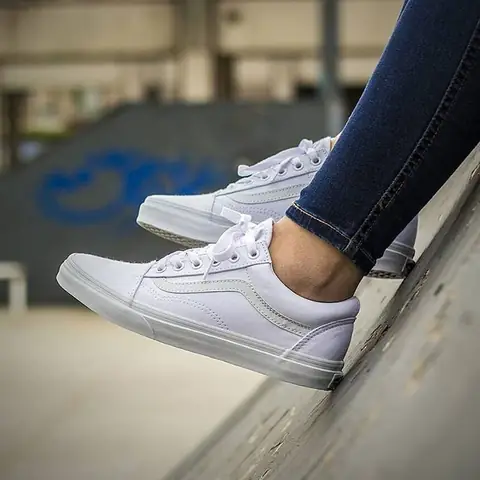 Cách giặt giày Vans để không bị phai màu Cách giặt giày Vans để không bị phai màu