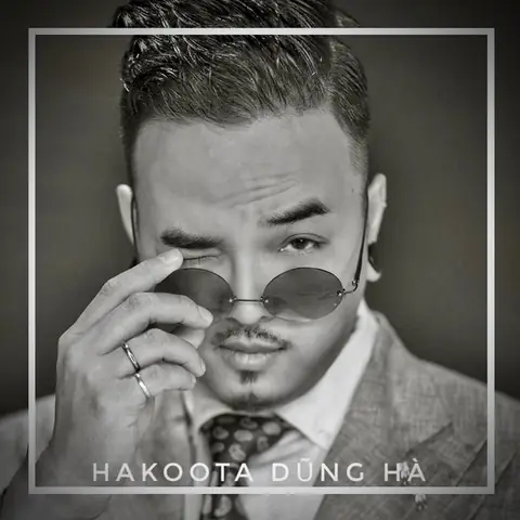 Giải Mã Hakoota Dũng Hà: Nỗi Buồn Rơi Dưới Gót Giày Là Gì?
