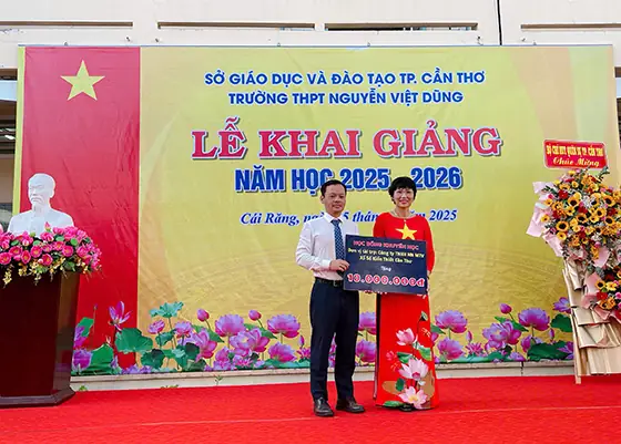 GIAM DOC SYT DU KHAI GIANG - 04.jpg GIAM DOC SYT DU KHAI GIANG - 04.jpg