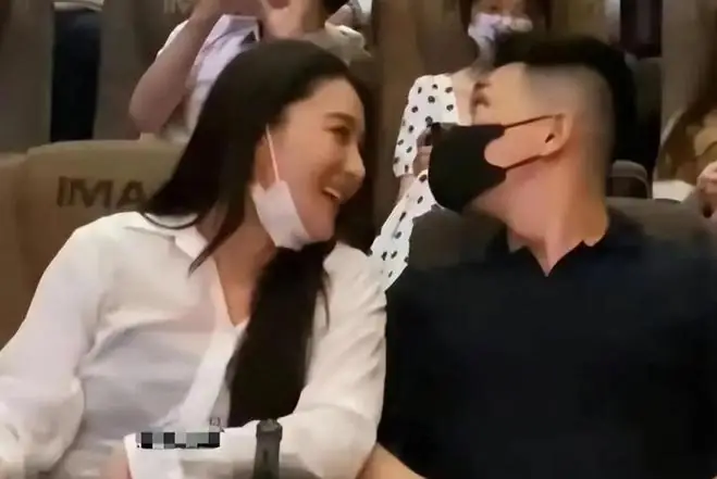 Khám Phá Xu Hướng Hình Ảnh Áo Cặp, Nón Cặp, Giày Cặp Mới Nhất Khám Phá Xu Hướng Hình Ảnh Áo Cặp, Nón Cặp, Giày Cặp Mới Nhất